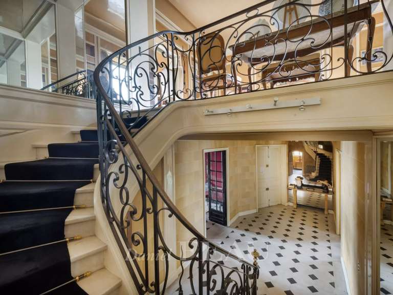 Appartement Paris 16e - 5 chambres - 331m²