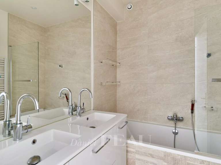 Appartement Paris 16e - 3 chambres - 120m²