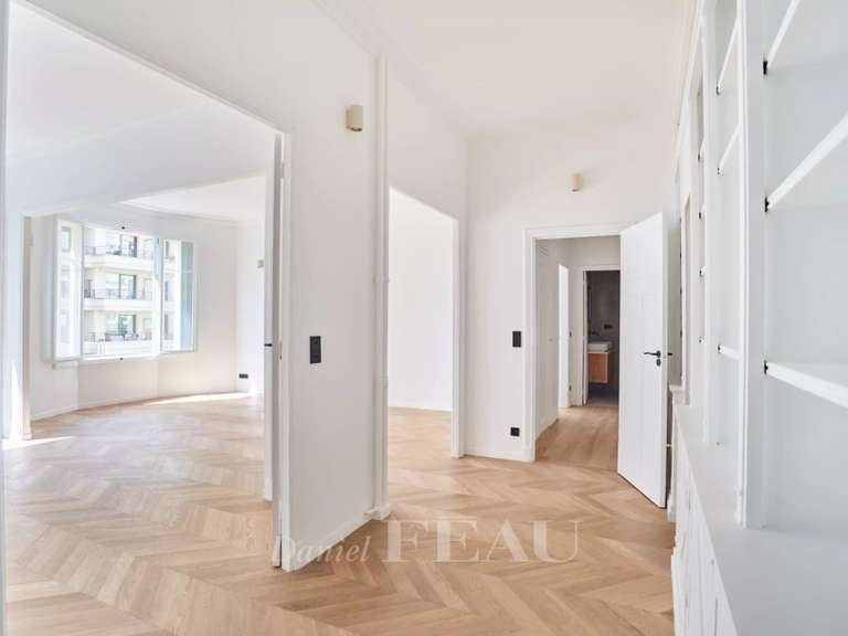 Appartement Paris 16e - 2 chambres - 131m²