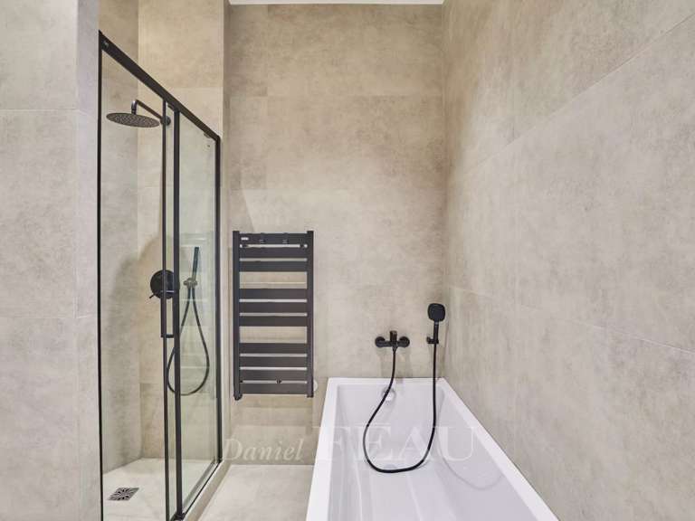 Appartement Paris 16e - 2 chambres - 131m²