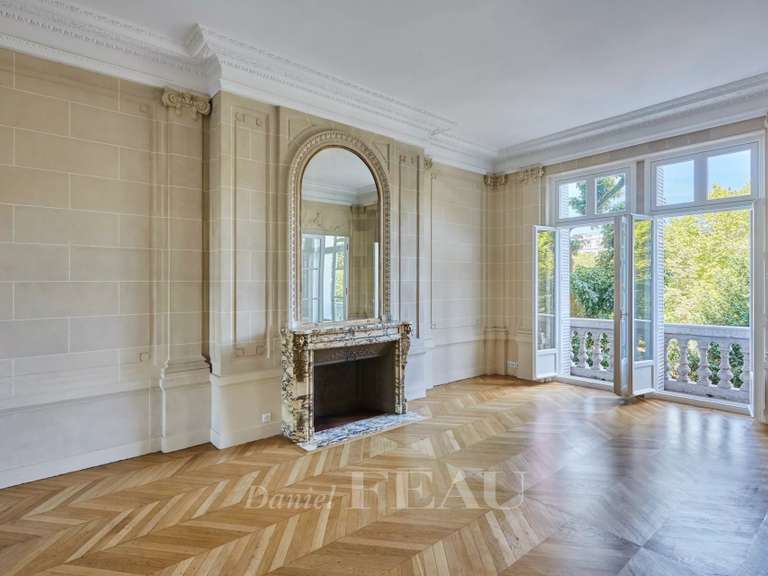 Appartement Paris 16e - 2 chambres - 236m²