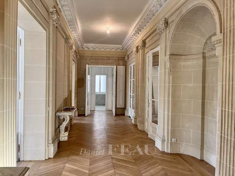 Appartement Paris 16e - 2 chambres - 236m²