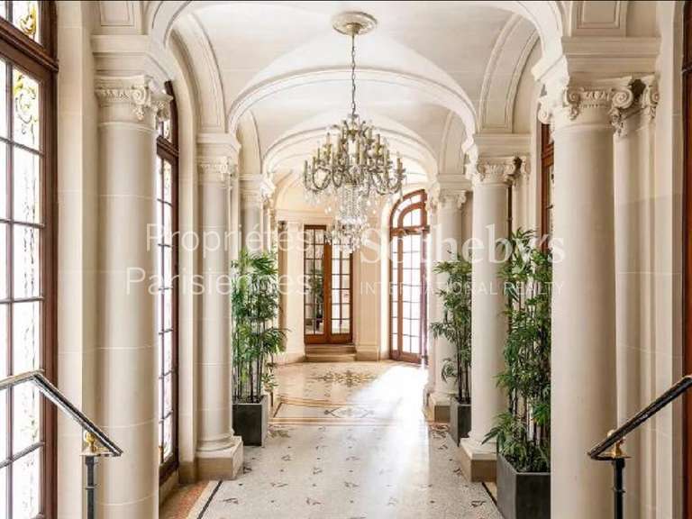 Appartement Paris 16e - 12 chambres - 720m²