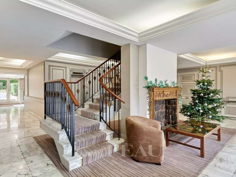 Appartement Paris 16e - 3 chambres - 165m²