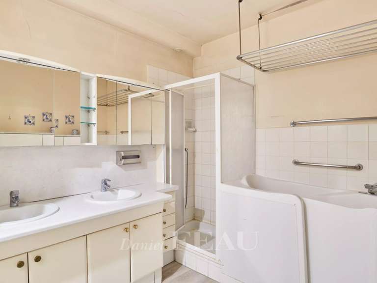 Appartement Paris 16e - 2 chambres - 100m²