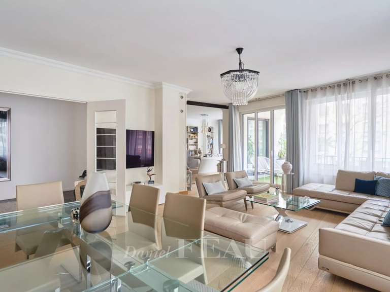 Appartement Paris 16e - 3 chambres - 164m²