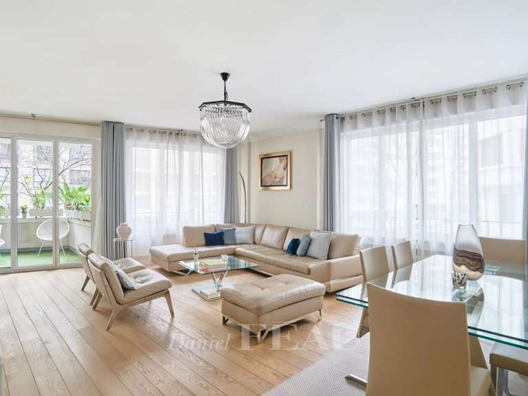 Appartement Paris 16e - 3 chambres - 164m²