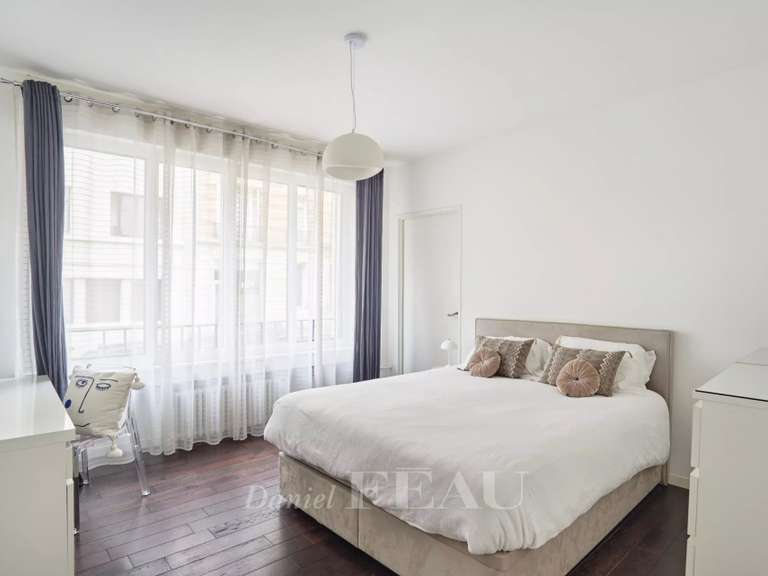 Appartement Paris 16e - 3 chambres - 164m²