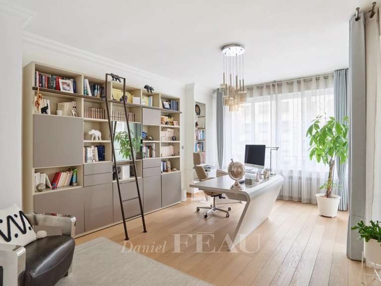 Appartement Paris 16e - 3 chambres - 164m²
