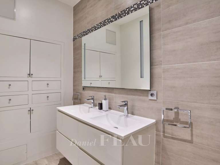 Appartement Paris 16e - 3 chambres - 164m²