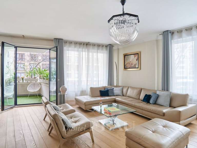 Appartement Paris 16e - 3 chambres - 164m²