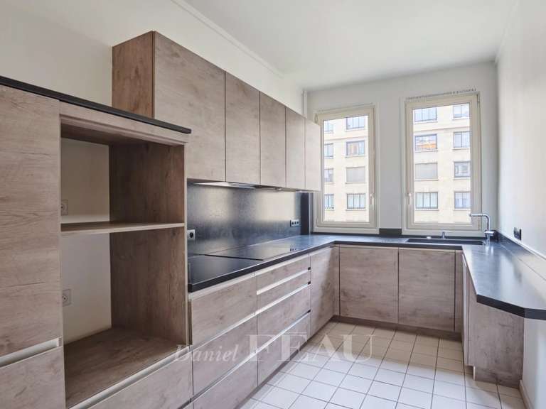 Appartement Paris 16e - 2 chambres - 146m²