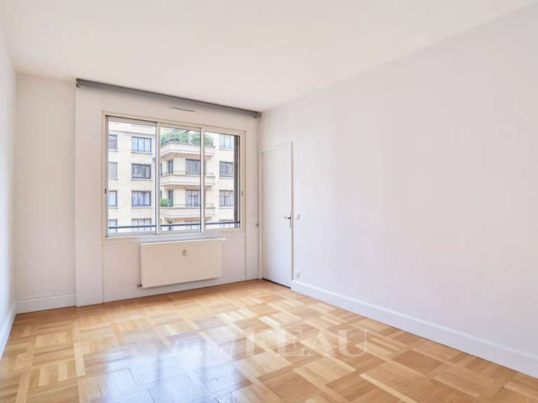 Appartement Paris 16e - 2 chambres - 146m²