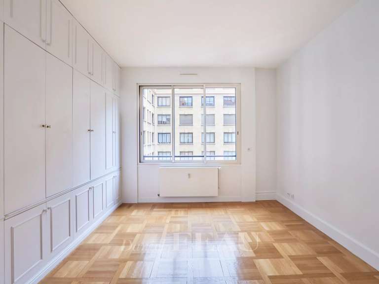 Appartement Paris 16e - 2 chambres - 146m²