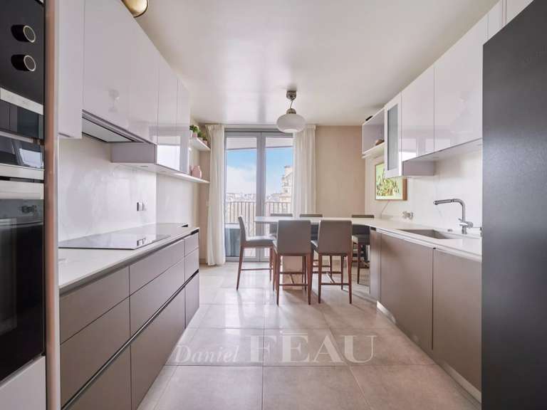 Appartement Paris 16e - 4 chambres - 205m²