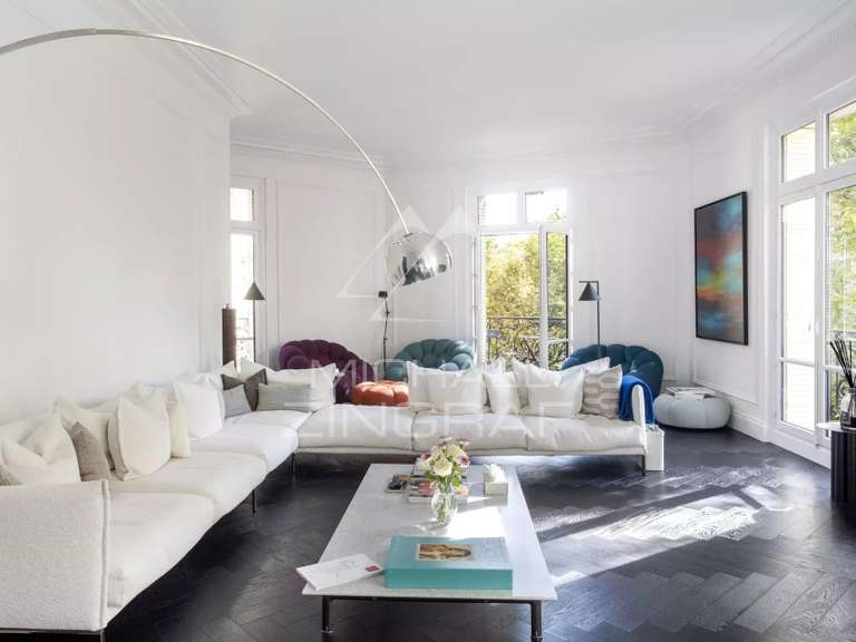 Appartement Paris 16e - 6 chambres - 347m²
