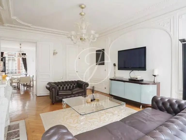 Apartment Paris 16e - 4 bedrooms - 215m²
