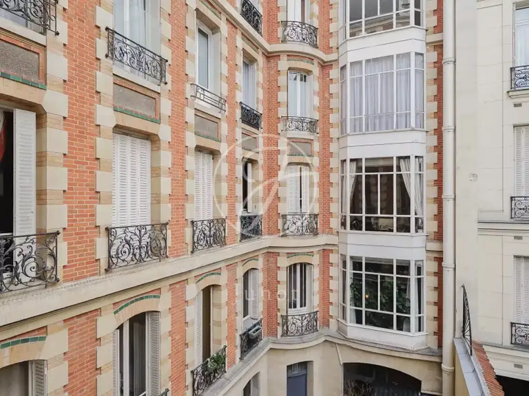 Apartment Paris 16e - 4 bedrooms - 215m²