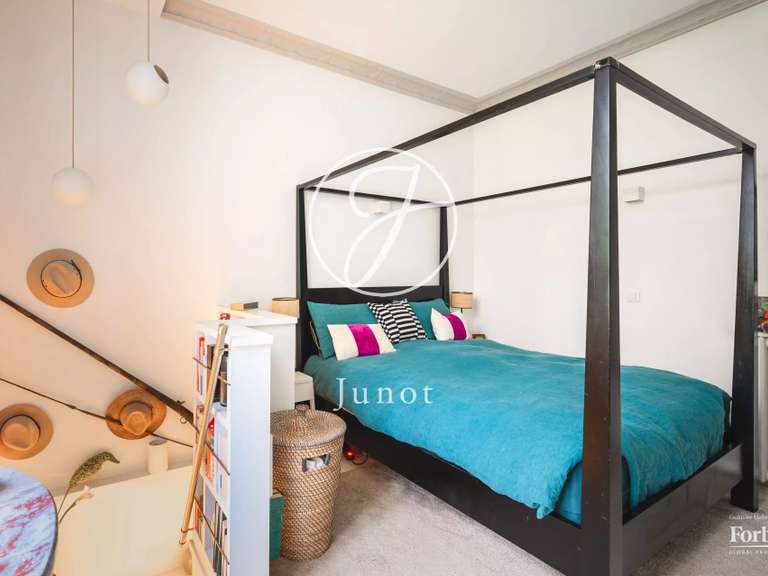 Appartement Paris 16e - 2 chambres - 79m²