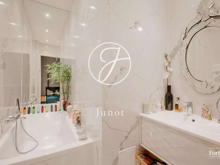 Appartement Paris 16e - 2 chambres - 79m²