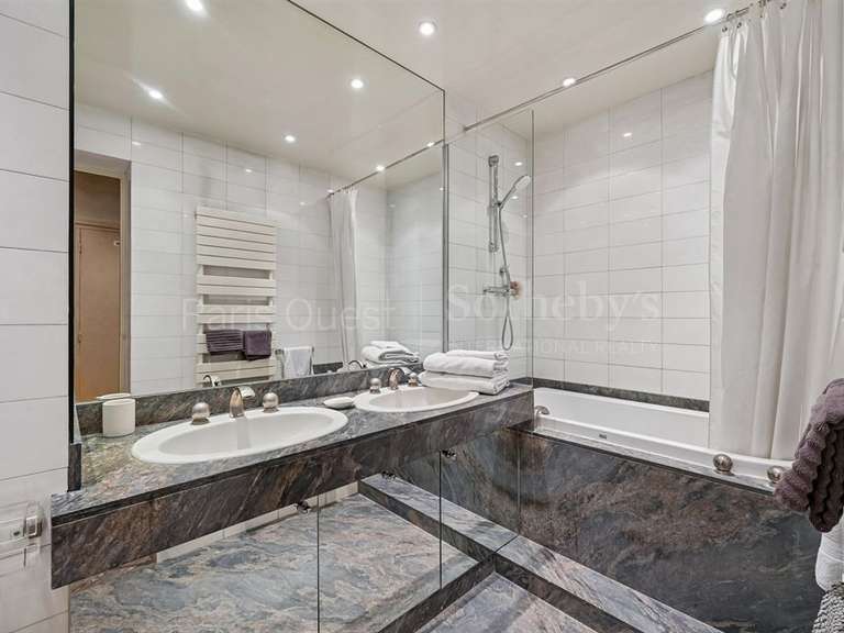 Apartment Paris 16e - 3 bedrooms - 240m²