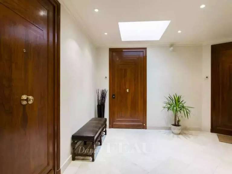 Appartement Paris 16e - 3 chambres - 148m²