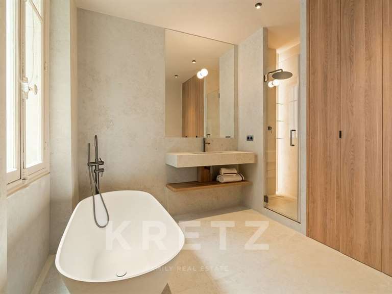 Appartement Paris 16e - 4 chambres - 225m²