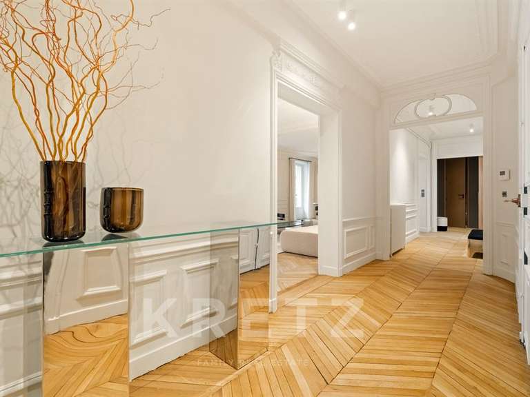Appartement Paris 16e - 4 chambres - 225m²