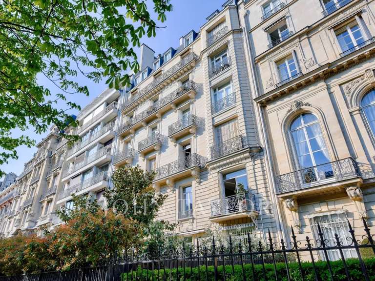 Appartement Paris 16e - 3 chambres - 240m²