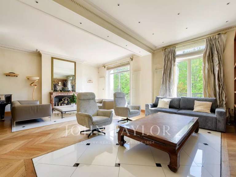 Appartement Paris 16e - 3 chambres - 240m²