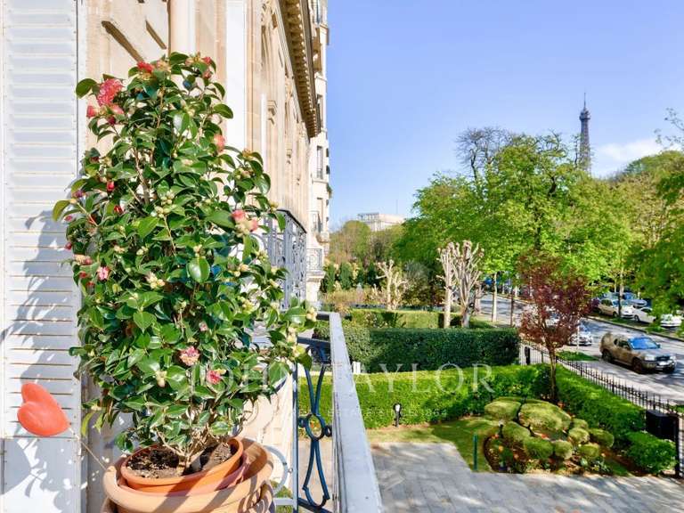 Appartement Paris 16e - 3 chambres - 240m²