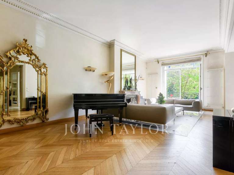 Appartement Paris 16e - 3 chambres - 240m²