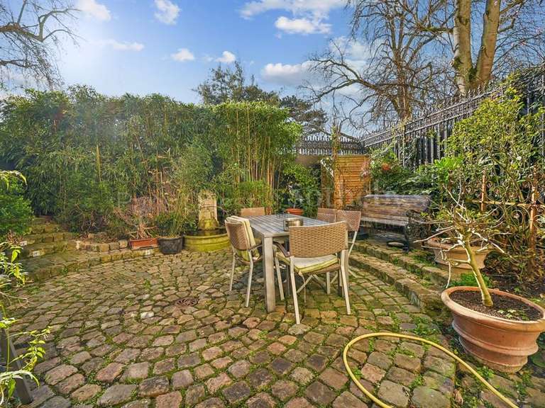 Appartement Paris 16e - 3 chambres - 240m²