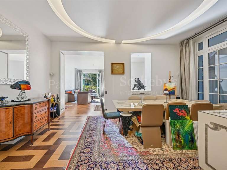 Appartement Paris 16e - 3 chambres - 240m²