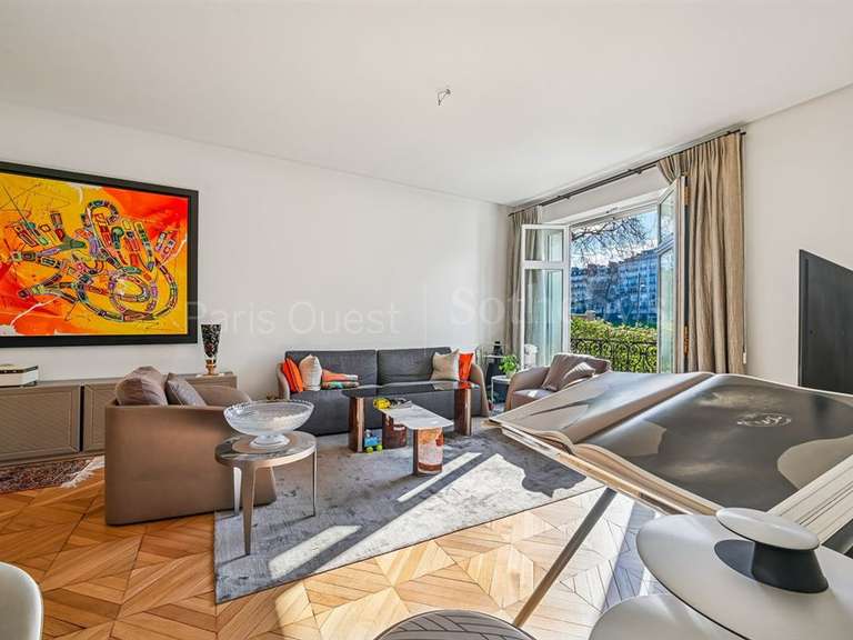 Appartement Paris 16e - 3 chambres - 240m²