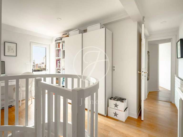 Appartement Paris 16e - 3 chambres - 75m²