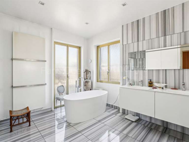 Appartement Paris 16e - 3 chambres - 193m²