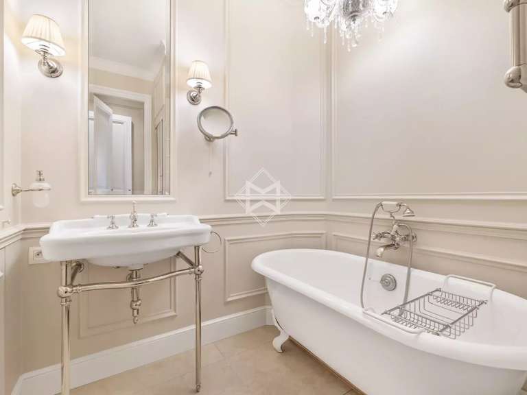 Appartement Paris 16e - 3 chambres - 155m²