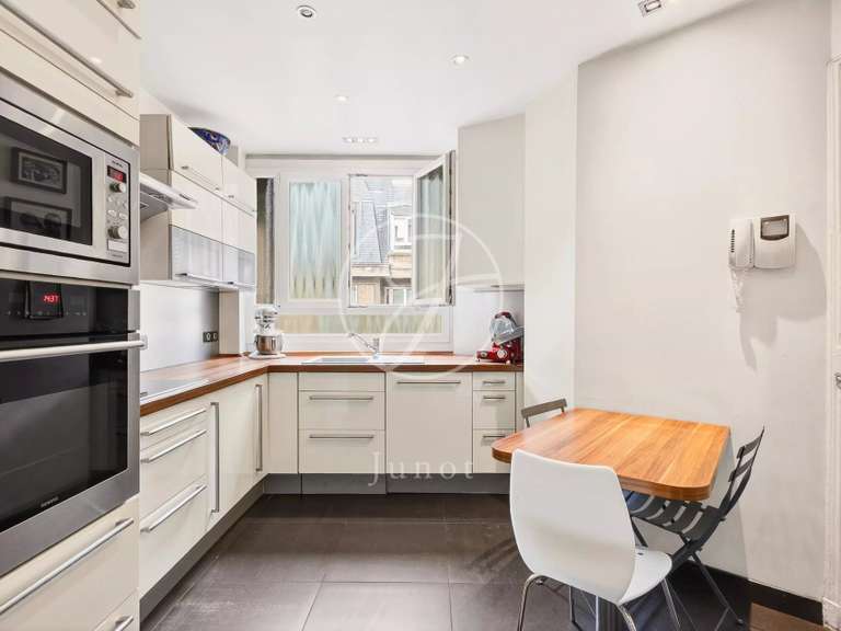 Appartement Paris 16e - 3 chambres - 126m²