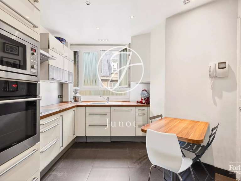 Appartement Paris 16e - 3 chambres - 126m²