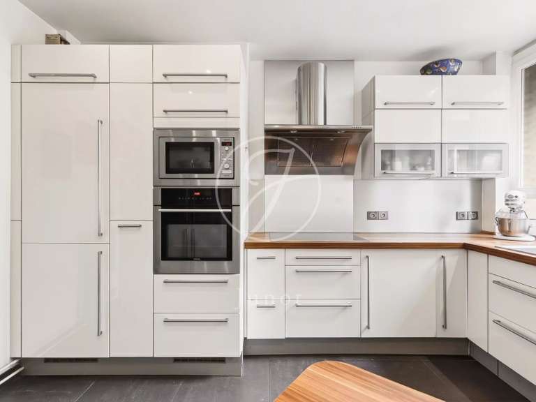 Appartement Paris 16e - 3 chambres - 126m²