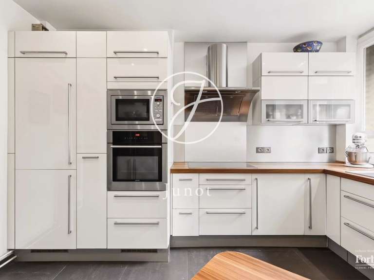 Appartement Paris 16e - 3 chambres - 126m²