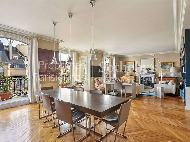 Appartement Paris 16e - 3 chambres - 166m²