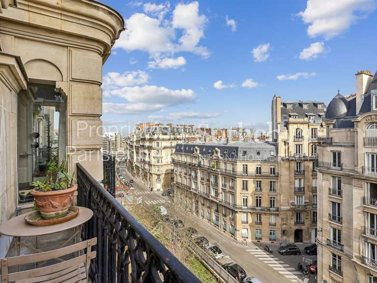 Appartement Paris 16e - 3 chambres - 166m²