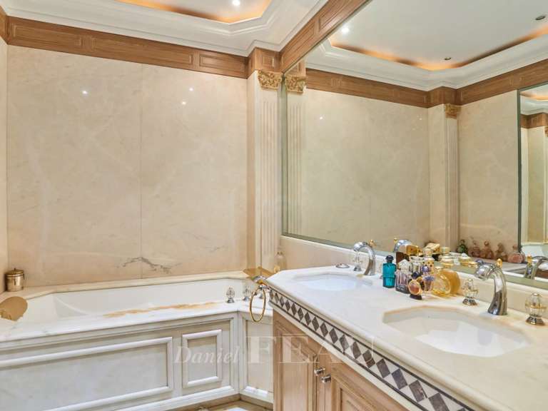 Appartement Paris 16e - 3 chambres - 227m²