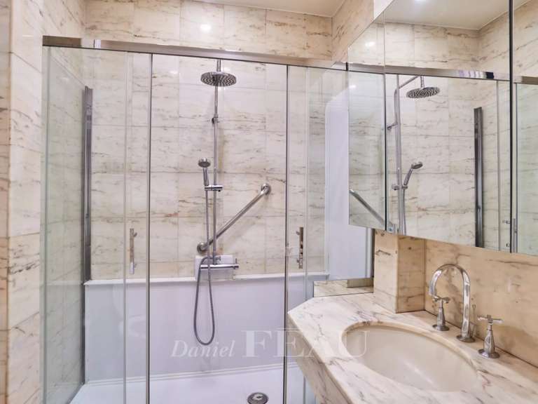 Appartement Paris 16e - 3 chambres - 227m²