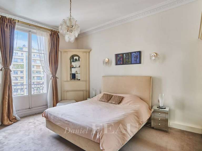 Appartement Paris 16e - 3 chambres - 227m²