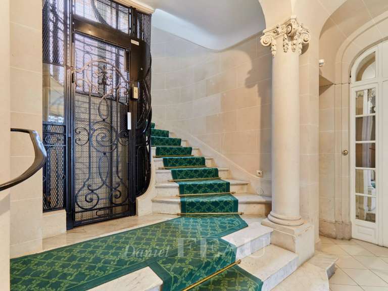 Appartement Paris 16e - 3 chambres - 159m²