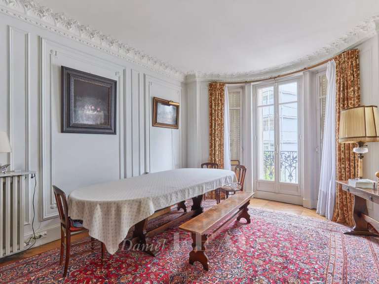 Appartement Paris 16e - 3 chambres - 159m²