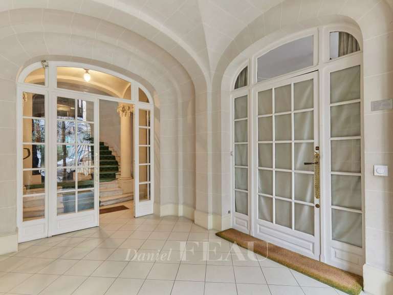 Appartement Paris 16e - 3 chambres - 159m²